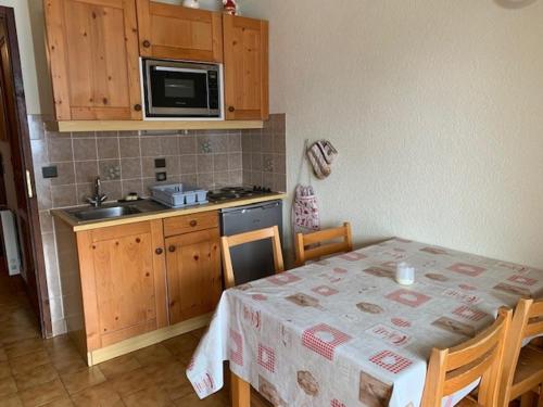 A cozinha ou cozinha compacta de Appartement Châtel, 2 pièces, 4 personnes - FR-1-200-152