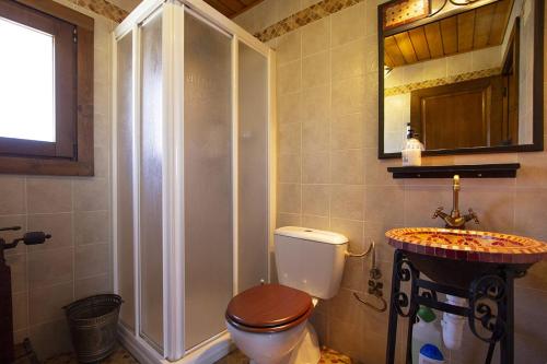 バルティエラにあるLa Alcoholeraのバスルーム(トイレ、シャワー、シンク付)