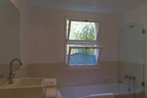 Casa da Madalena do Mar tesisinde bir banyo