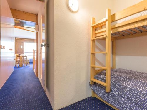 a room with a bunk bed and a hallway at Studio Les Arcs 2000, 1 pièce, 4 personnes - FR-1-346-462 in Arc 2000