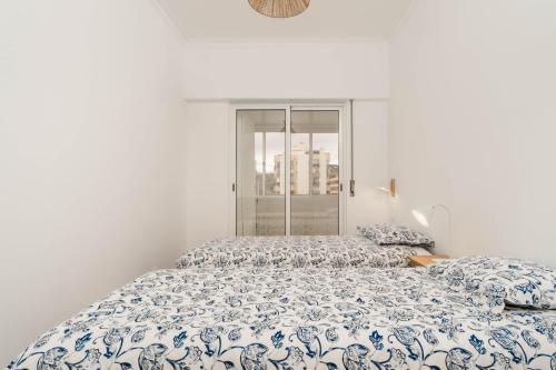 Postel nebo postele na pokoji v ubytování Lovely 2 Bedroom Apartment in Caparica