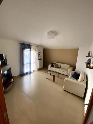 Televízia a/alebo spoločenská miestnosť v ubytovaní Sunny Home:Palo del Colle
