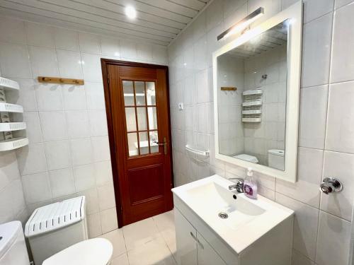 Koupelna v ubytování Cosy Sea View Apartment