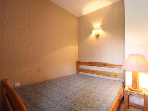 a small bedroom with a bed and a lamp at Appartement Termignon, 2 pièces, 4 personnes - FR-1-508-99 in Termignon