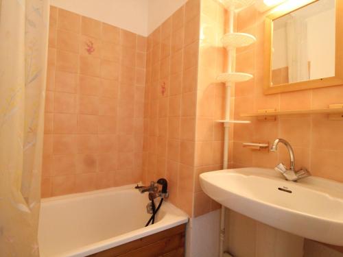 Koupelna v ubytování Studio 3 Personnes avec Balcon à Val Cenis Le Haut, Proche Pistes et Commerces - FR-1-508-182