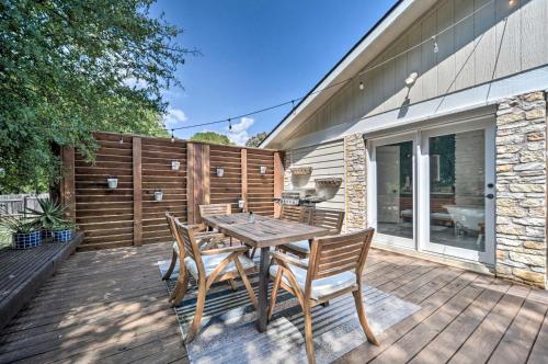 Balcon ou terrasse dans l'établissement Buda Home with Deck and Fire Pit - 15 Mi to Austin!
