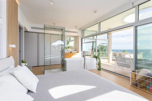 Posteľ alebo postele v izbe v ubytovaní Ensuite Deluxe Jacuzzi & Parking Privado