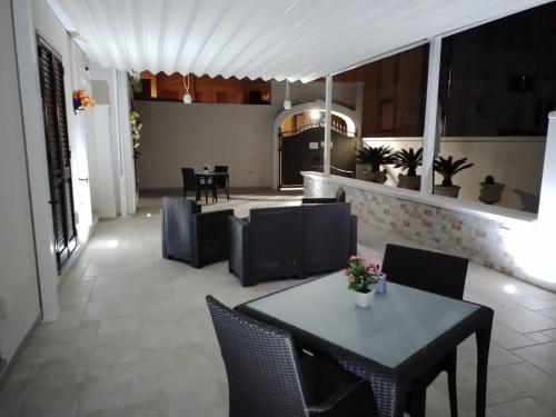 a dining room with a table and chairs at il Pascià Affittacamere in Otranto
