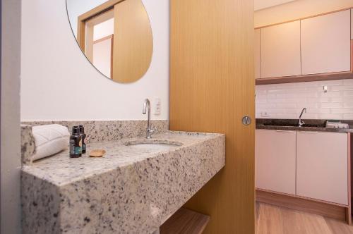a bathroom with a sink and a mirror at GoÁtica Aeroporto Congonhas in Sao Paulo