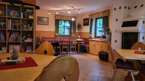 a kitchen and dining room with a table and chairs at Knaller der Reiterbauernhof in Reisach