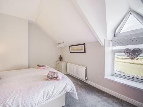 a bedroom with a bed and a window at Emmaville in Ryton