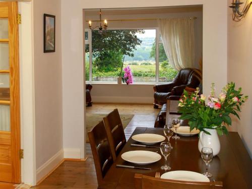 a dining room with a table and chairs at Cotswolds Cottage in Hamsterley