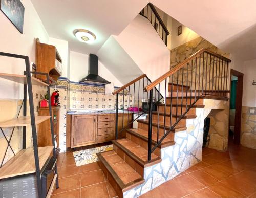 Η κουζίνα ή μικρή κουζίνα στο Apartamentos Axarquia , Frigiliana, terraza privada con vistas a la montaña rio y al mar