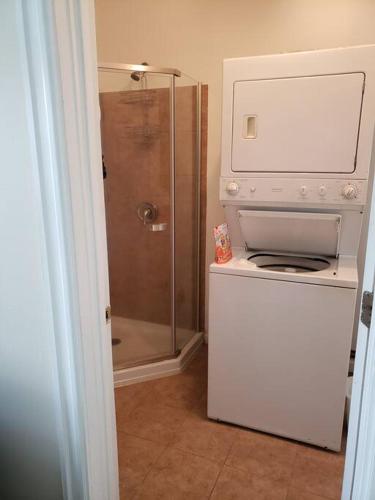 a kitchen with a stove and a shower at D.C.'s Brookland house Pets are Welcome! in Washington, D.C.