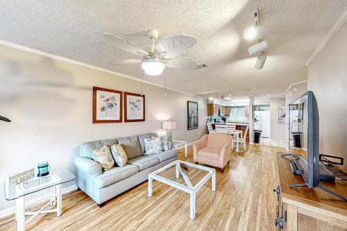 Sunset Harbor Palms 1-110 – Photos 3