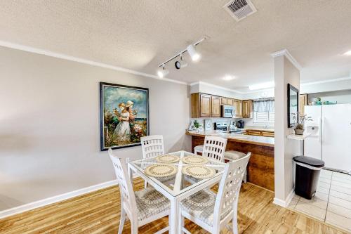Sunset Harbor Palms 1-110 – Photos 4