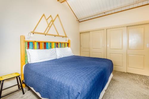a bedroom with a blue bed and a closet at Mountainside Condo #307 in Girdwood
