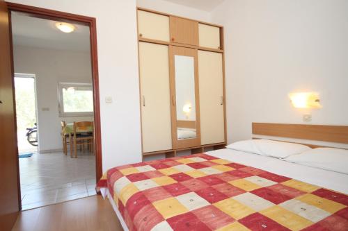 Postel nebo postele na pokoji v ubytování Apartment Bozava 8123a