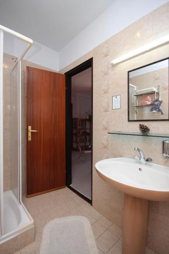 Apartments with a parking space Mali Losinj (Losinj) - 7964