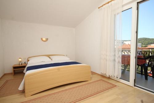 Posteľ alebo postele v izbe v ubytovaní Apartments by the sea Kraj, Pasman - 333