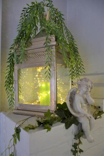 Κήπος έξω από το Enchanted Escape