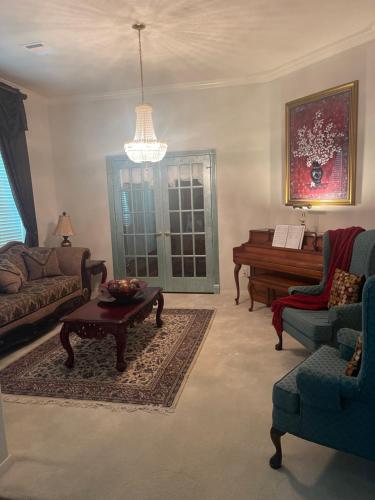 Χώρος καθιστικού στο Unwind and Relax 4 Bedroom Stay