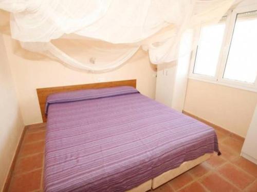 Posteľ alebo postele v izbe v ubytovaní Villa para 8 con Piscina Privada, Jardín y Mini-Golf en L'Ametlla de Mar - HISP-217-16