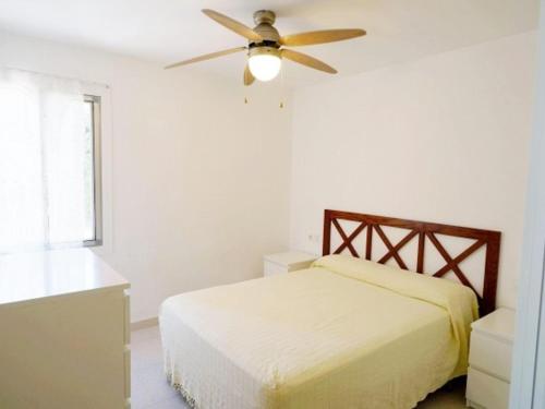 Posteľ alebo postele v izbe v ubytovaní Villa en Ametlla de Mar para 5 personas con piscina privada y cerca del mar - HISP-217-31