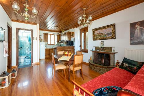 Kouvlaki Effie's Place in Afissos