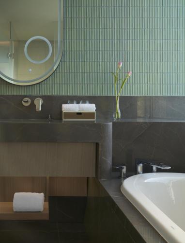 Bilik mandi di Hyatt Place Huangshan Train Station