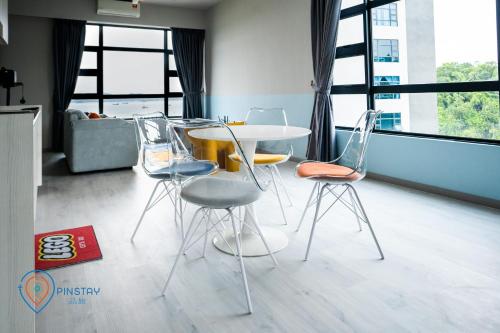 a dining room with a table and chairs in a room at Jesselton Quay by Pinstay in Kota Kinabalu