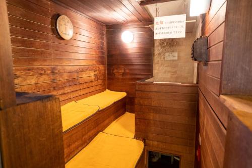 - un petit sauna avec 2 lits dans l'établissement The Gran Resort Elegante Kyoto, à Kyoto