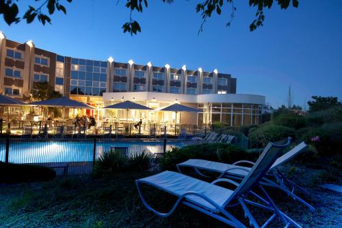 Bazén v ubytování Novotel Clermont-Ferrand nebo v jeho okolí