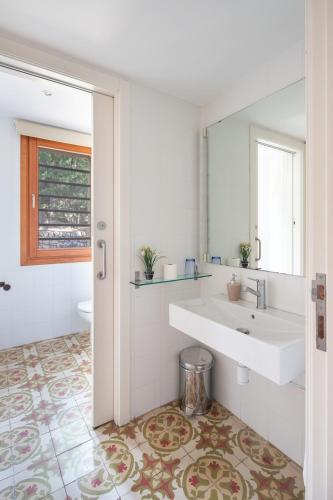 a bathroom with a sink and a mirror at Mas Corbella in Alcover