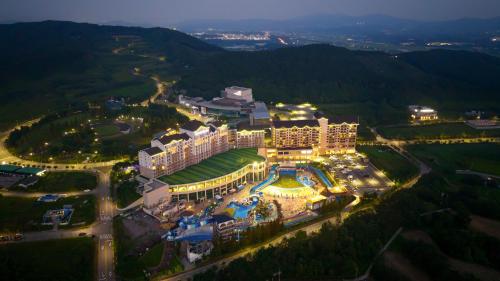 an aerial view of a resort at night at Sono Belle Cheonan in Cheonan