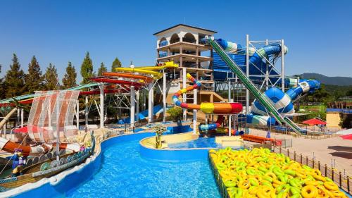 a water park with a water slide and slides at Sono Belle Cheonan in Cheonan