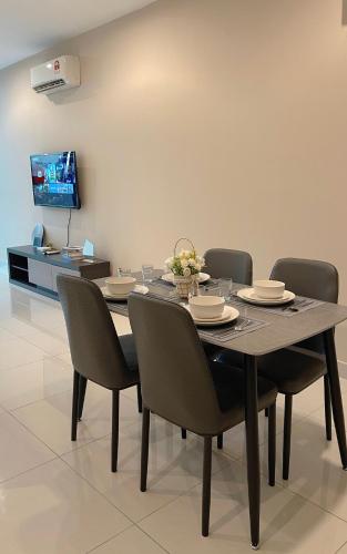 a dining room with a table and chairs at Atria Sofo Suites - Petaling Jaya in Petaling Jaya