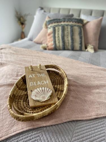 Ένα ή περισσότερα κρεβάτια σε δωμάτιο στο Rosebud Bay Beach House