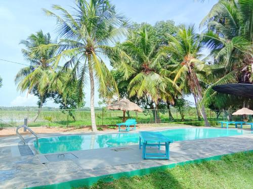 Kolam renang di atau dekat dengan Lake Edge Holiday Inn