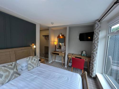 Ένα ή περισσότερα κρεβάτια σε δωμάτιο στο The Chainbridge Hotel