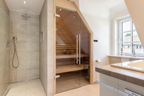 Koupelna v ubytování Neu! Ferienwohnung Meisennest - Wohlfuehloase in Strandnaehe mit Sauna und Kamin in Westerland, Sylt