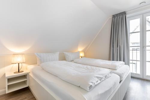 Postel nebo postele na pokoji v ubytování Neu! Ferienwohnung Meisennest - Wohlfuehloase in Strandnaehe mit Sauna und Kamin in Westerland, Sylt