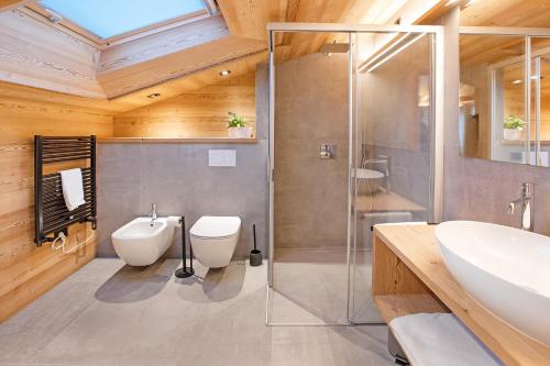 a bathroom with a glass shower and a sink at Aria di Casa Reit in Valdisotto