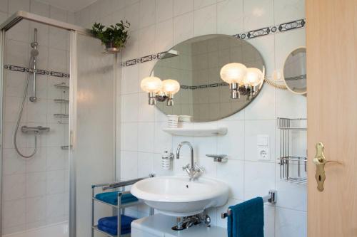 a bathroom with a sink and a mirror at Dat-Steenhuus in Marienhafe