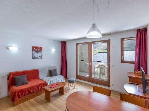 Studio cabine, piscine couverte et fitness, parking, proche pistes, calme, terrasse exposée sud - FR-1-404-302