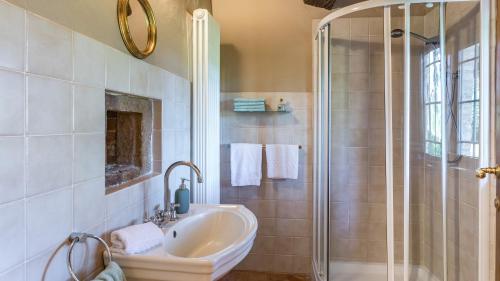 a bathroom with a sink and a shower at LE GRAZIE 8, Emma Villas in Montepulciano