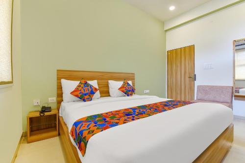 Ένα ή περισσότερα κρεβάτια σε δωμάτιο στο FabHotel Oxus