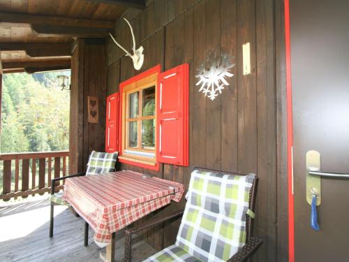 Zdjęcie z galerii obiektu Chalet Chalet Antritt by Interhome w mieście Schmirn