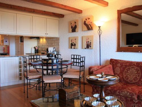 Apartment Le Bouquetin 1 by Interhome