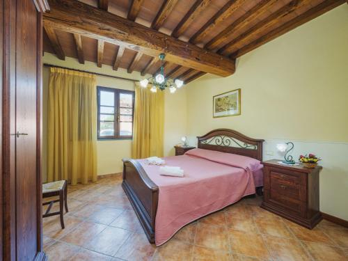 Ένα ή περισσότερα κρεβάτια σε δωμάτιο στο Apartment Ponziani-2 by Interhome
